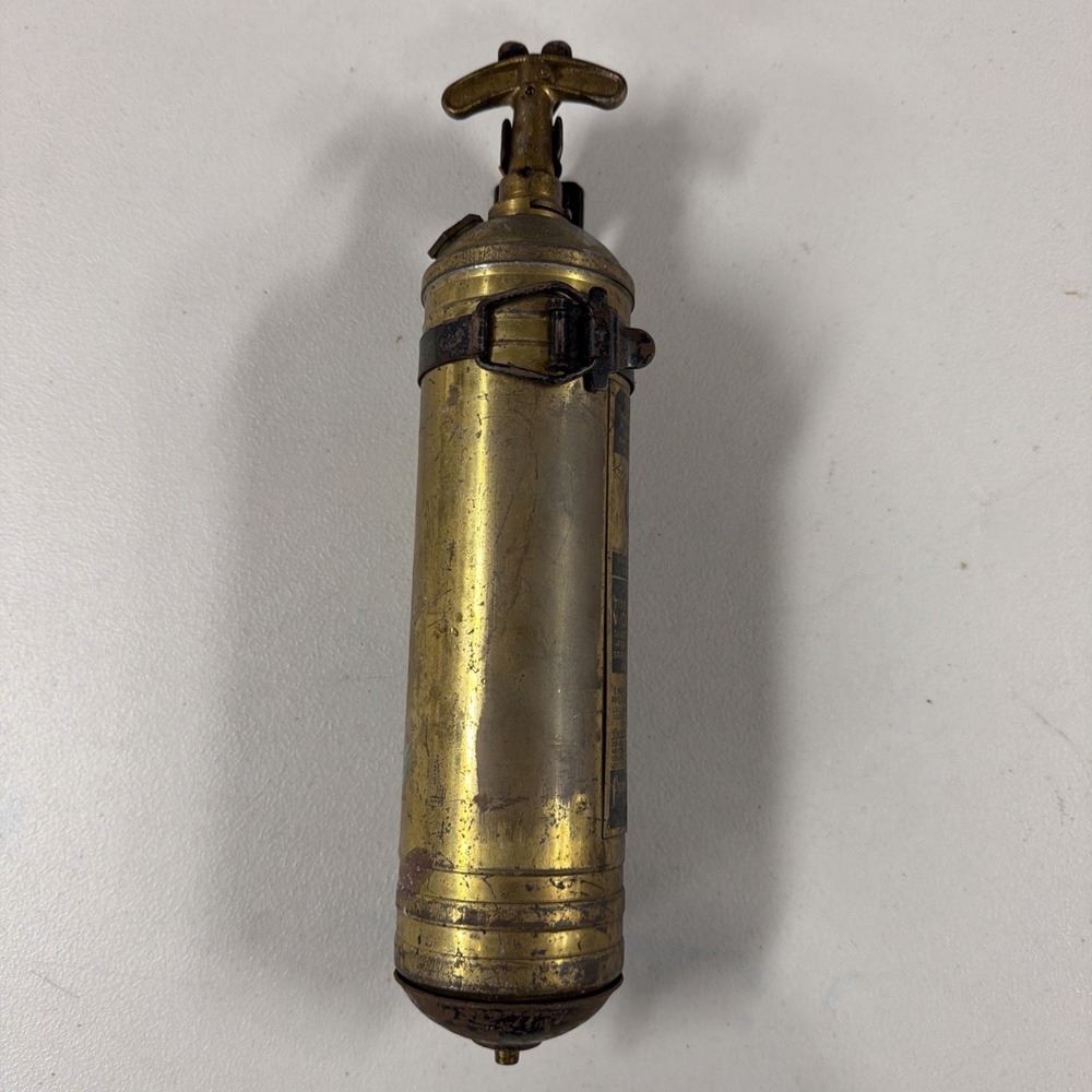Vintage Pyrene Brass Fire Extinguisher Heavy Vehicle Type w/ Wall Bracket 1 Qt